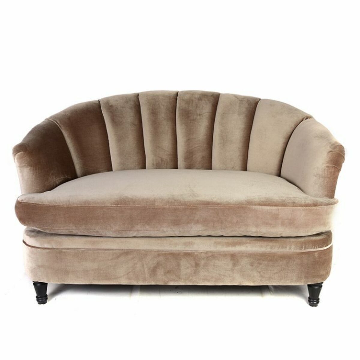 Art Deco Oyster Sofa 135 x 85 x 82cm WDH