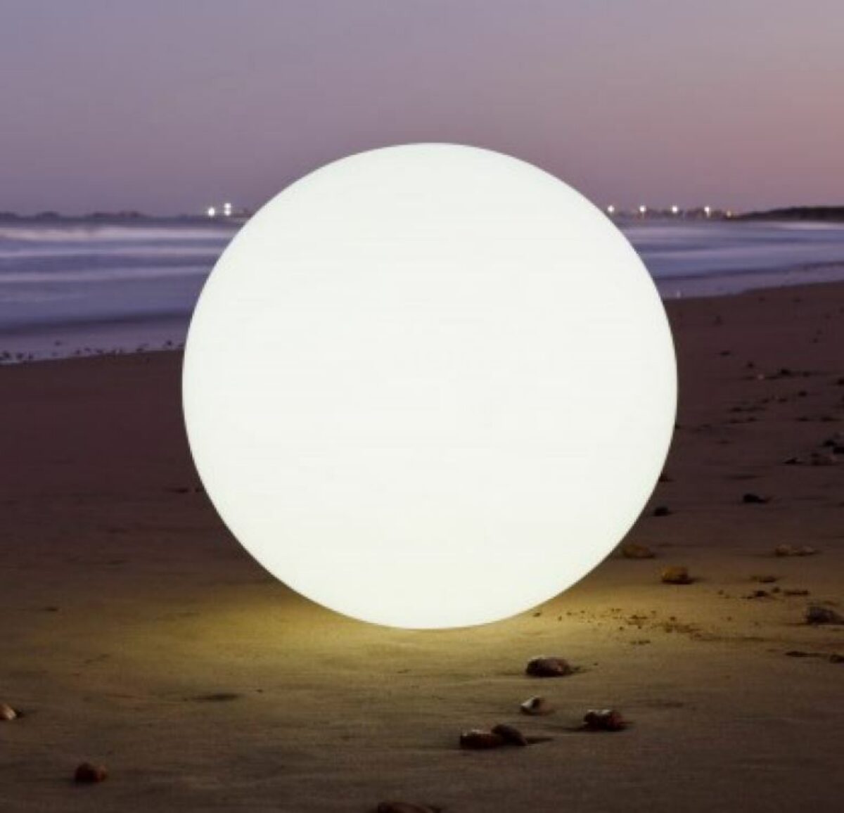 Globe LED lamp in 3 sizes