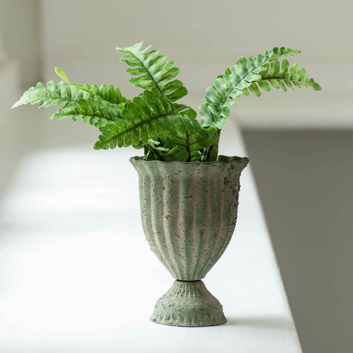 Verdigris Ribbed Posy Pot with fern k20458 1